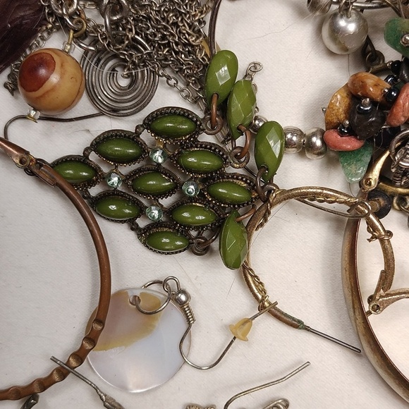 Assorted Jewelry Collection - Picture 8 of 10